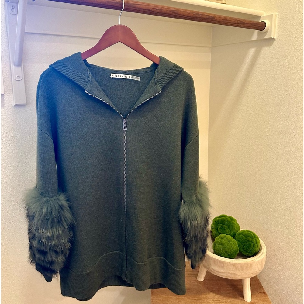 Alice & Olivia Zipped long Hoodie with Faux fur accent.